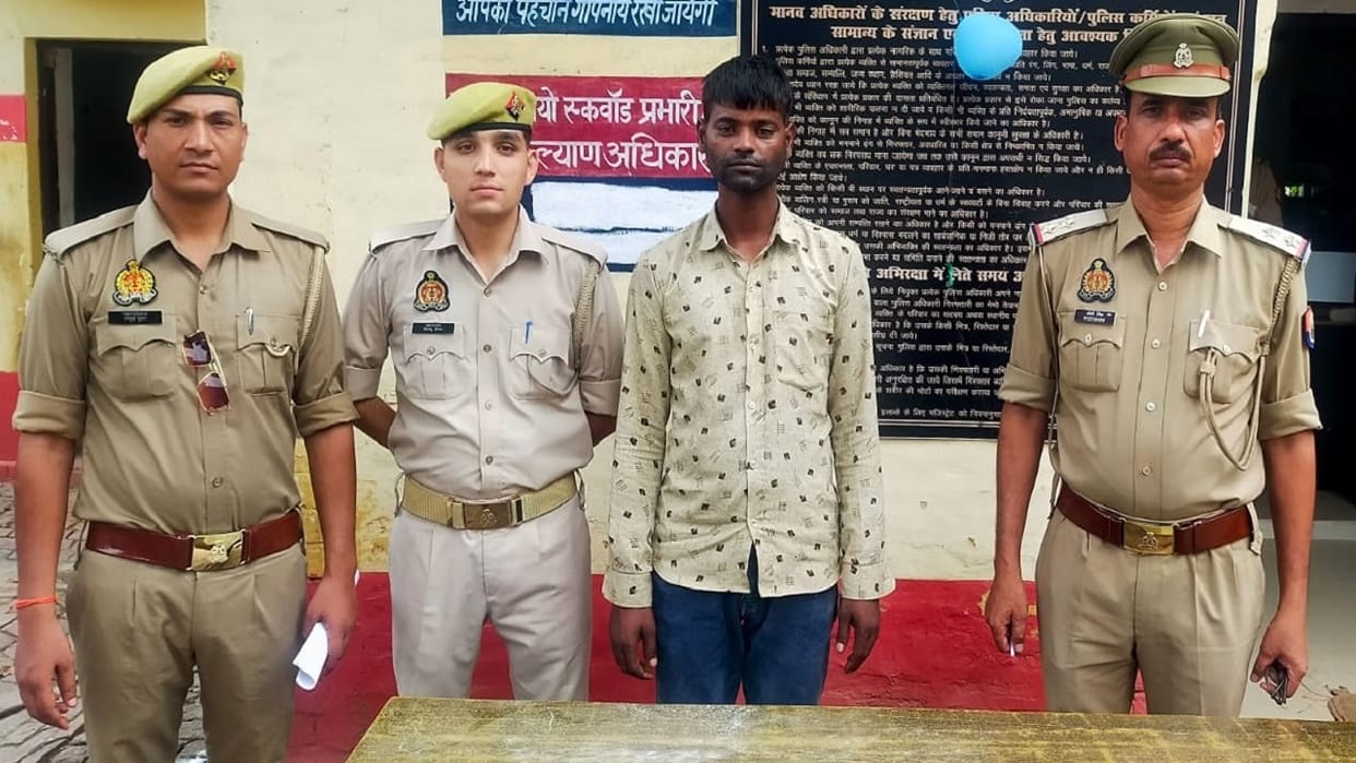 Friend cut off friend s head with a saw In Bareilly s Bhojipura