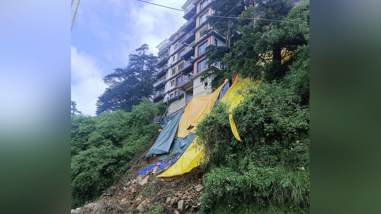Shimla News: Landslide Multistory building may collapse near Timberhouse traffic stopped on Cart Road shimla