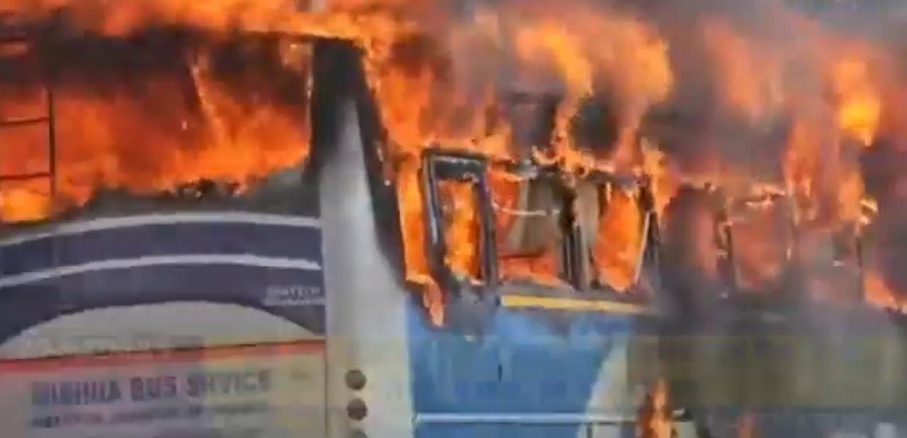 MP News: Fierce fire broke out in a bus full of visitors coming to Rewa