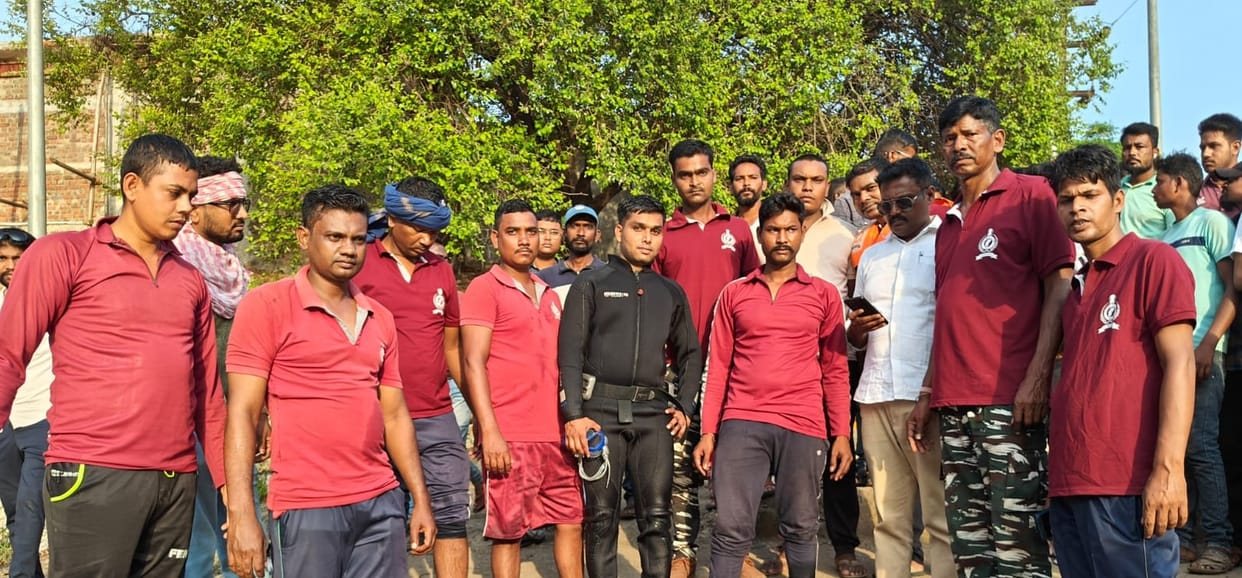 young man committed suicide by jumping into Shivnath river in durg