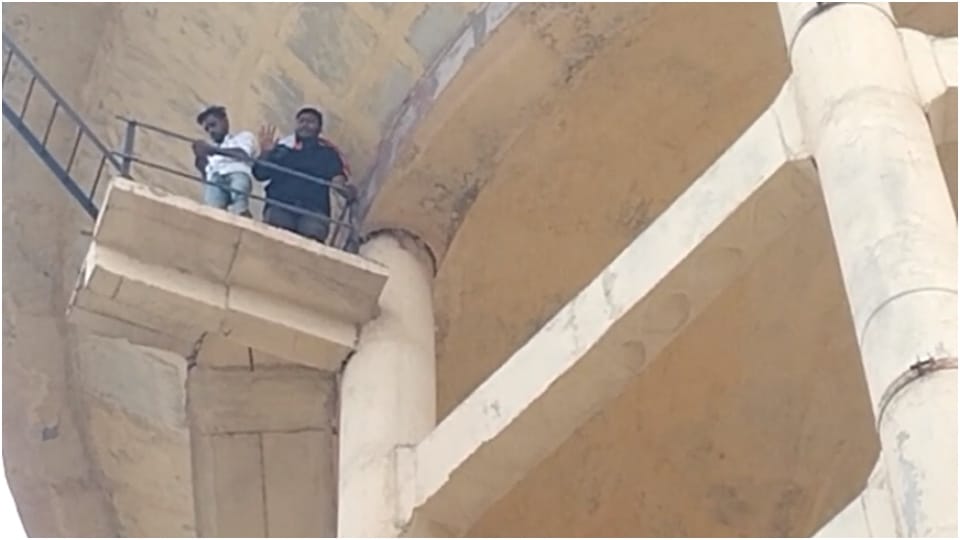 Two student leaders climbed on water tank in Bharatpur demanding holding of student union elections