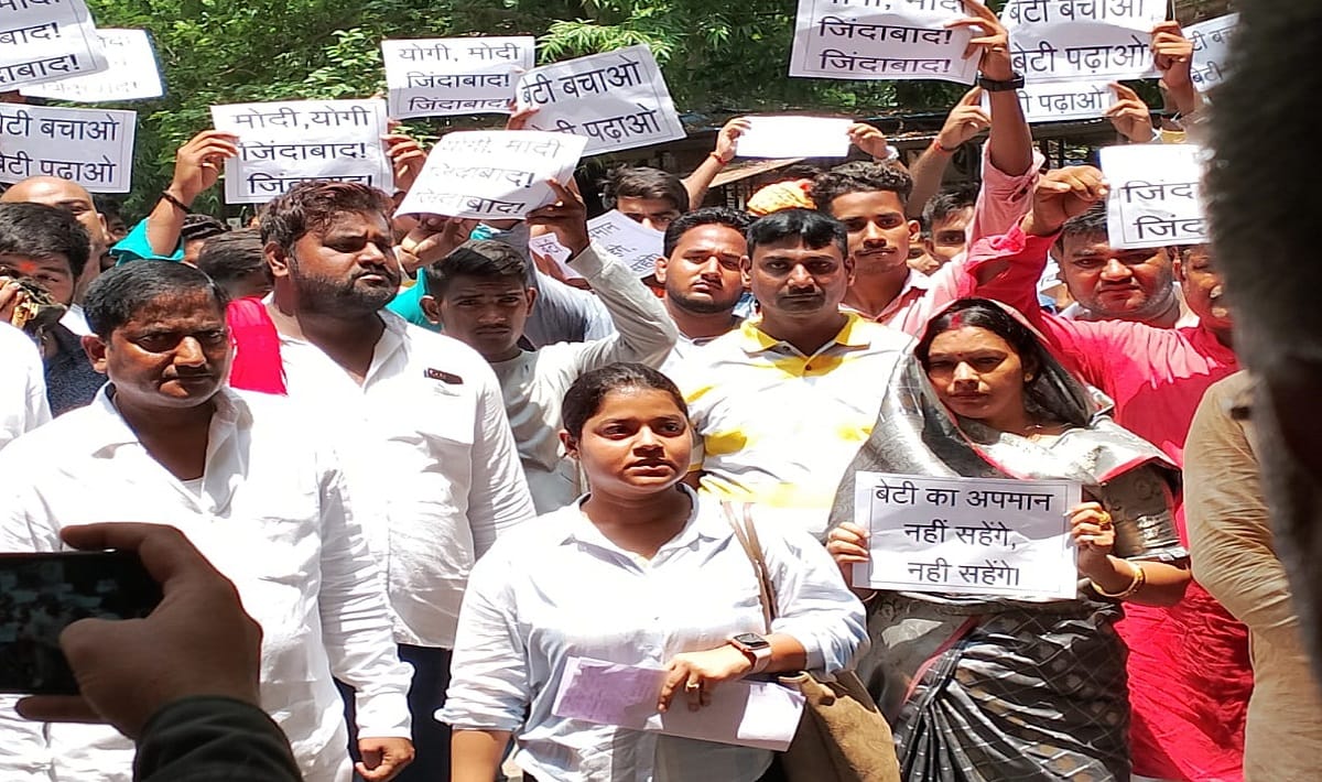 Villagers protest against Naib Tehsildar who slapped victim said action should taken soon