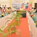 बैठक लेते सीएम धामी