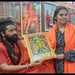 साइना नेहवाल ने बडे़ हनुमान जी का दर्शन पूजन किया।