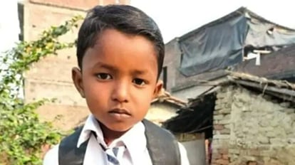 Bihar News : झाड़ी के पास से मिली 5 साल के मासूम की लाश, स्वतंत्रता दिवस समारोह के बाद हुआ था अपराध Bihar News: 5-year-old boy murdered in Sitamarhi, kidnapped from school after Independence Day celebrations