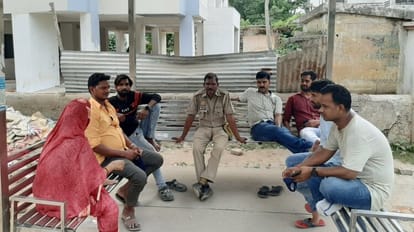 Car Accident: मैहर दर्शन के लिए जा रहा था परिवार, नहीं पता था हादसे में चली जाएगी पिता-पुत्र समेत तीन की जान car accident in mirzapur father and son including three people died family was going to visit Maihar