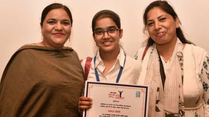 मेधा का सम्मान: गौरवान्वित अभिभावक बोले- घर में बनाया पढ़ाई का माहौल, बाहर घूमना भी छोड़ा Medhavi Chhatra Samman Samaroh: Parents are proud of the success of the students