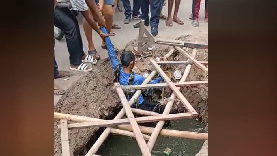 young man who fell into twelve feet deep drain lying open for six months was seriously injured In Agra