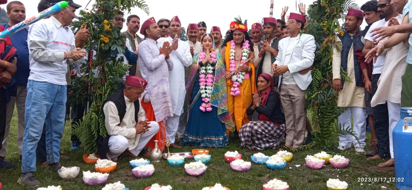 Uttarakhand Unique Butter Festival Holi at Dayara Bugyal an altitude of 11 thousand feet See Photos
