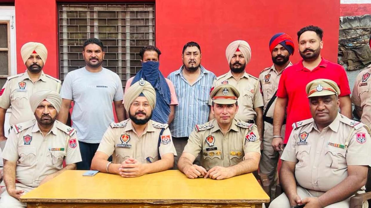 Smuggler arrested for bringing consignment of heroin from Pakistan in Punjab