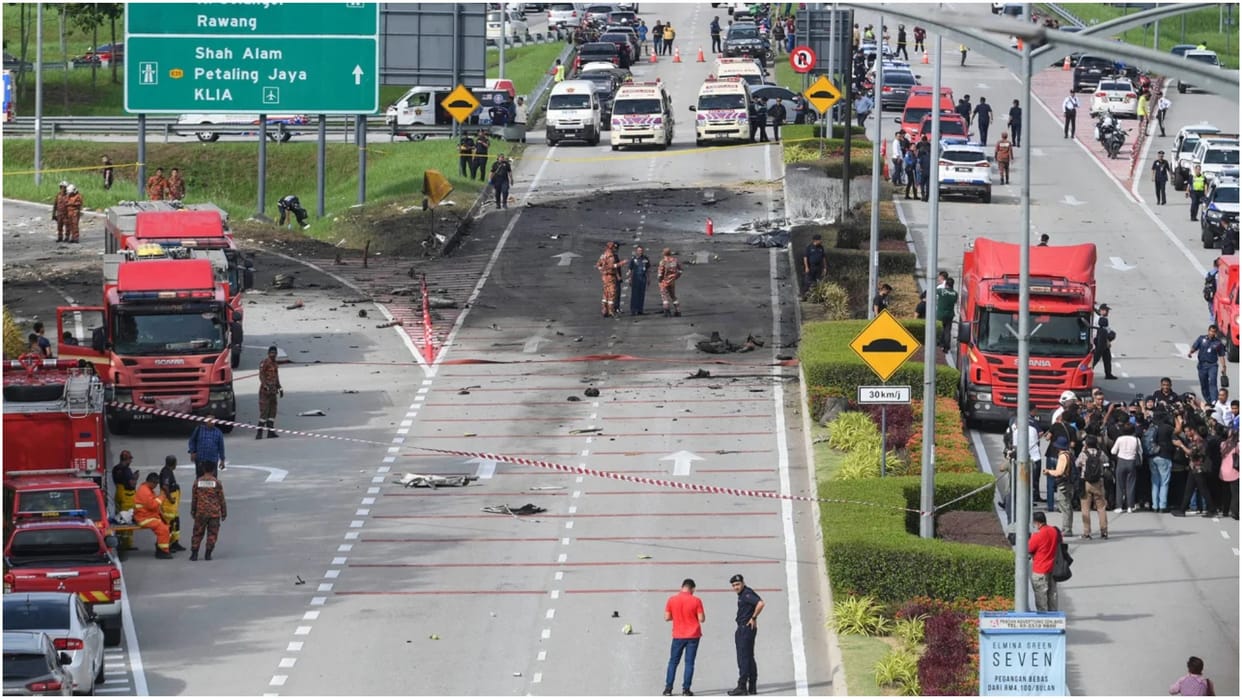 Malaysia: 10 killed as charter plane crashes onto expressway Latest News Update