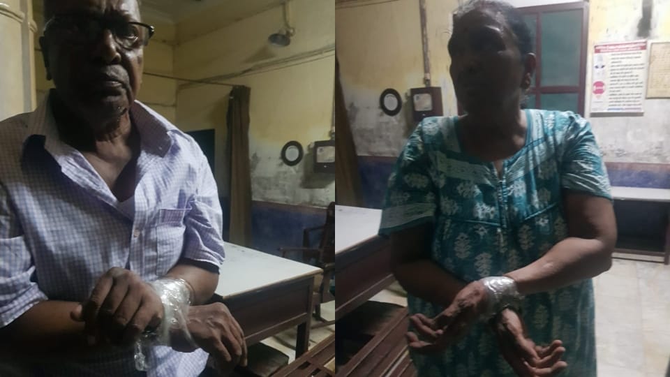 miscreants looted the doctor by taking him hostage in budaun