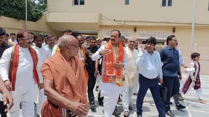 BJP Workers welcomed Deputy CM Keshav Prasad Maurya who reached Mathura