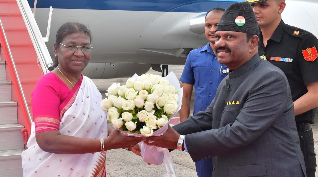 President Draupadi Murmu reached Kolkata on a one-day tour, welcomed by the Governor