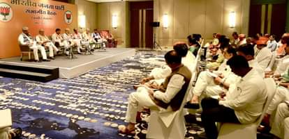 इंदौर में संभागीय बैठक भी ली थी मंत्री अमित शाह ने।