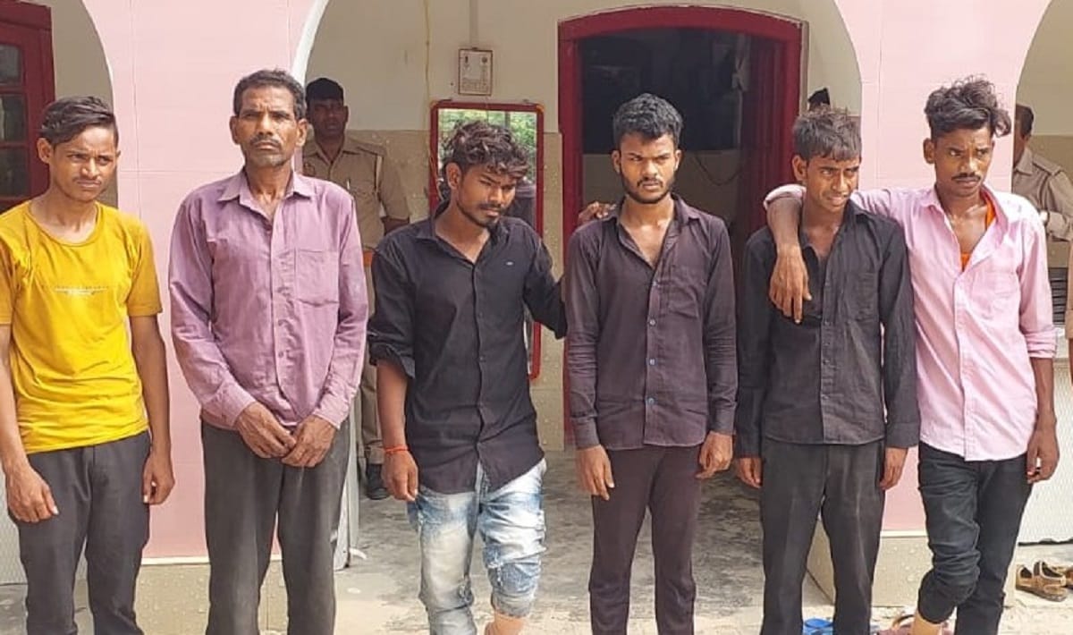miscreants who teased girl police broke them Two accused seen limping seven arrested in jaunpur