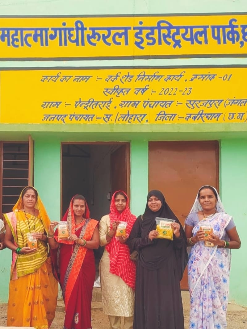 स्वसहायता समूह की महिलाएं