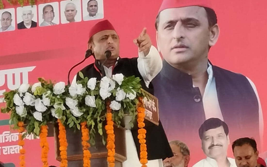 Akhilesh taunts BJP, Said  300 KM swing prepared in 15000 crores, neither the defense corridor is visible nor