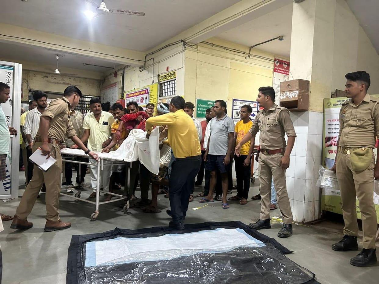 Shravasti News: Pradhan's brother was shot in election enmity, Pradhan's uncle-aunt serious