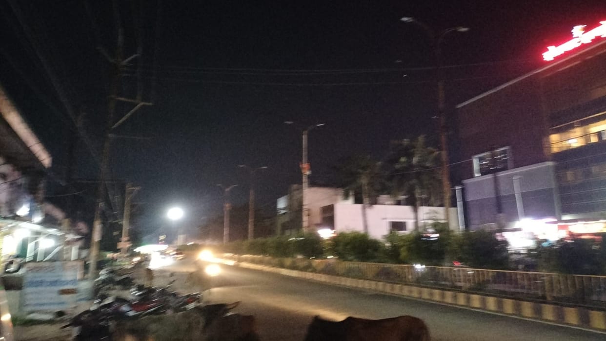 Shahdol: Koyalanchal road drowns in darkness as soon as sunset, street lights do not turn on till late evening