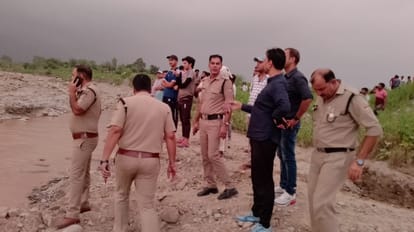 Uttarakhand Weather Water level of Malan river rises again in Kotdwar truck and many people stranded