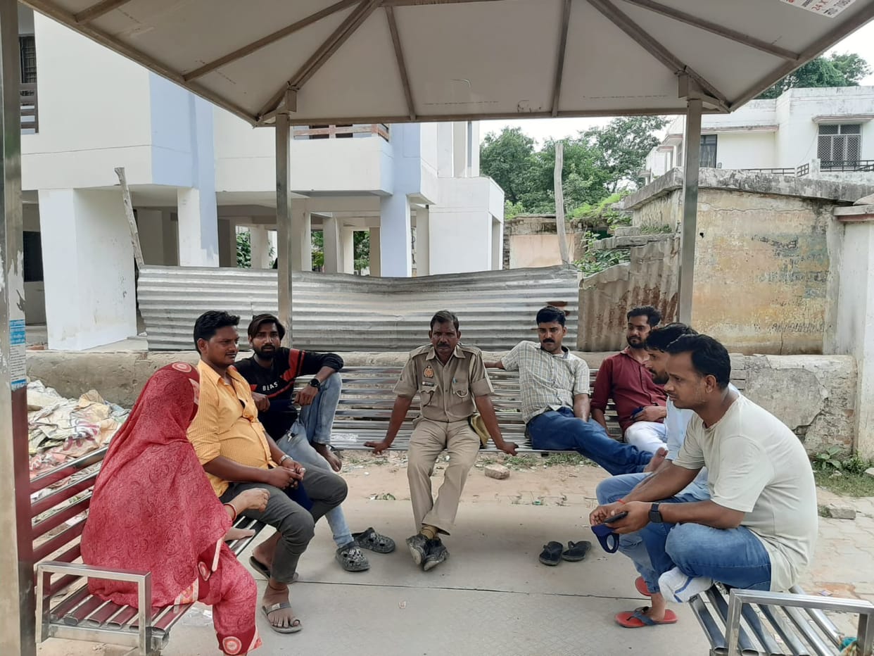 car accident in mirzapur father and son including three people died family was going to visit Maihar