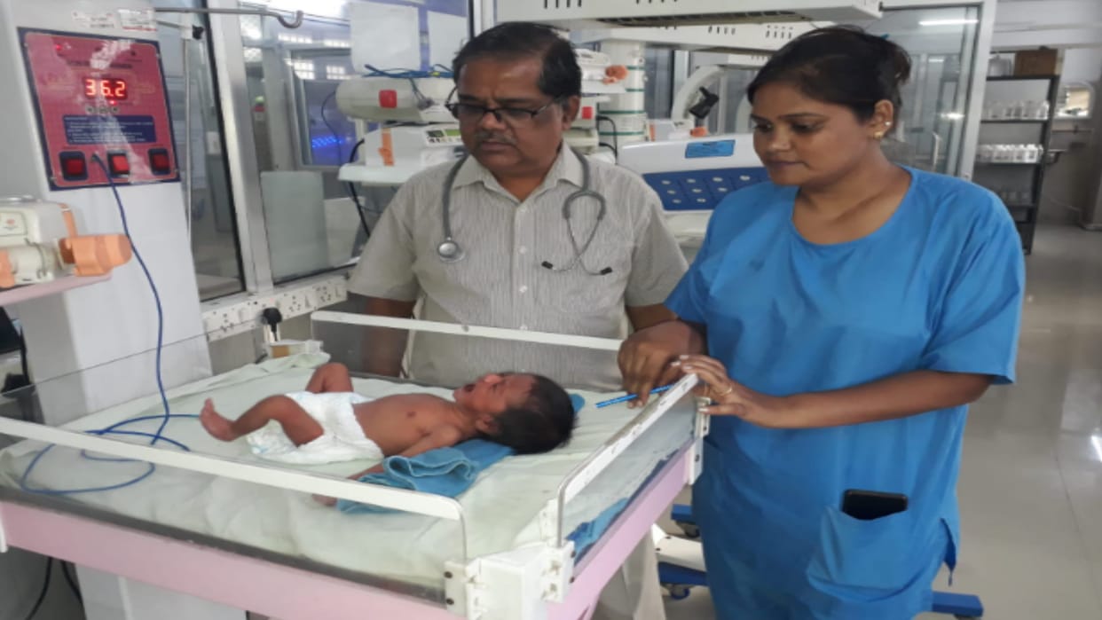 Meerut News : Police have admitted a newborn baby in district hospital