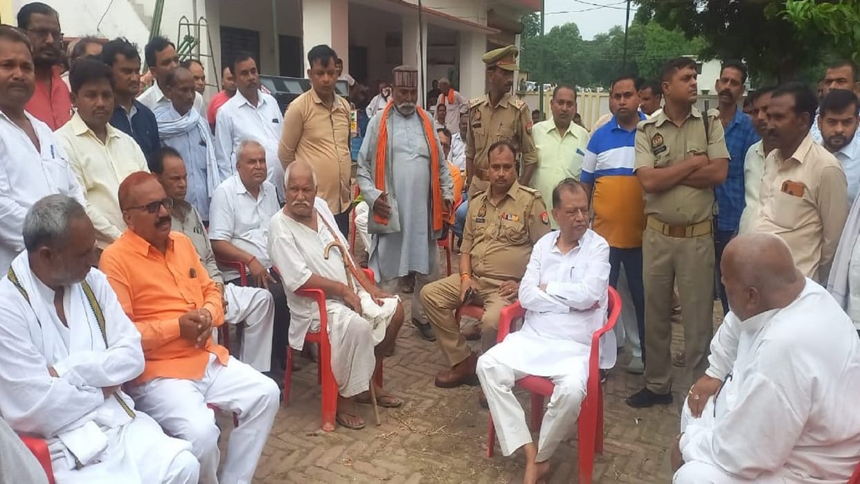 Crowds gathered in the funeral procession of former minister Motisingh's grandson, who died on Wednesday