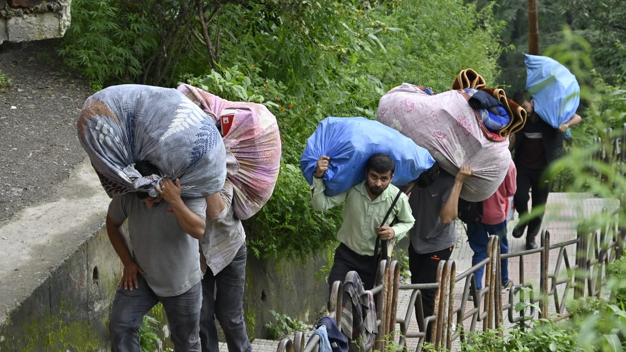 Shimla krishna nagar landslide News Danger to 20 Houses About houses have been vacated