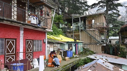 Shimla krishna nagar landslide News Danger to 20 Houses About houses have been vacated