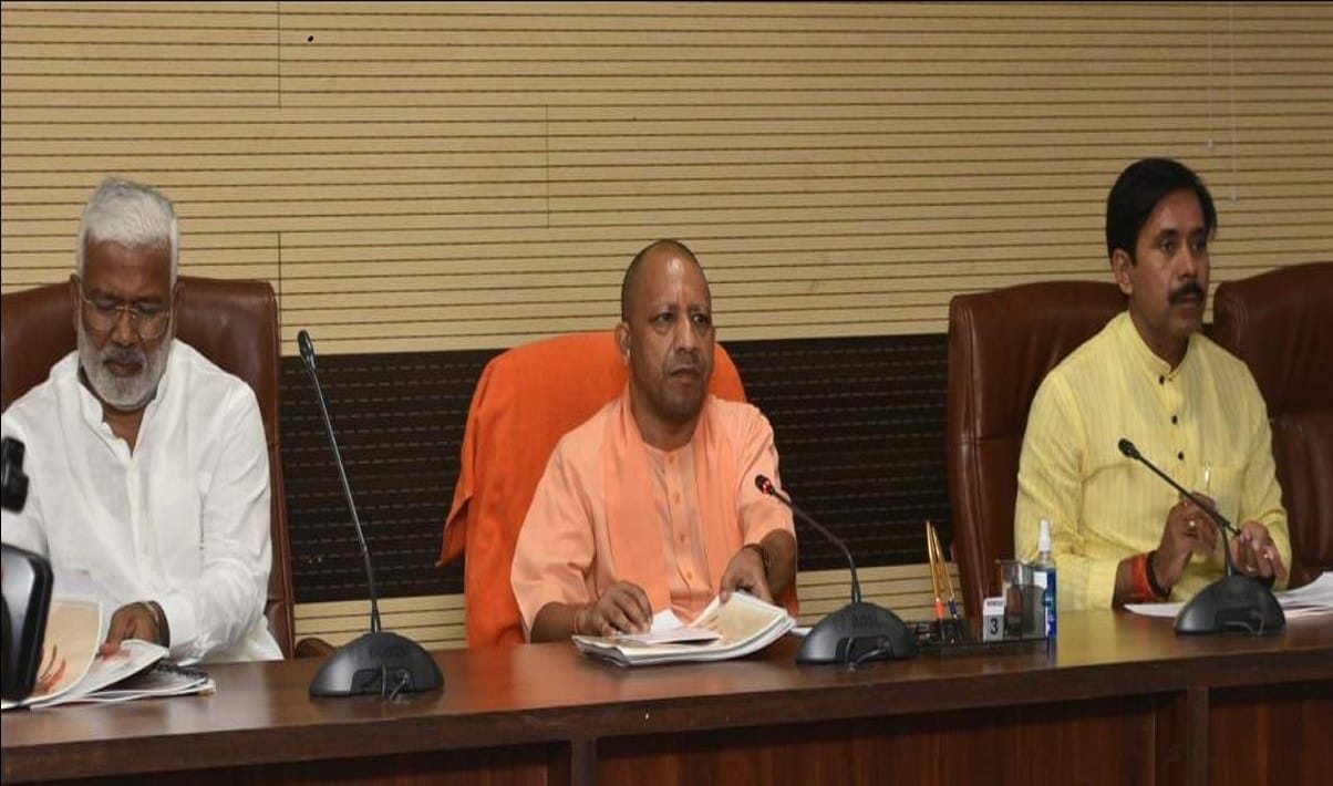 CM Yogi held review meeting in maranasi alerted officials regarding development works,