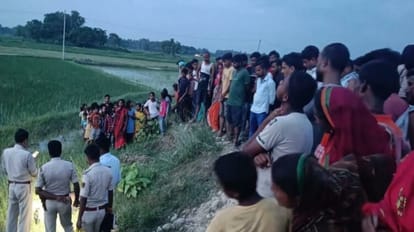 Bihar News: नेपाल बॉर्डर के पास खेत से अर्धनग्न हालत में मिला युवक का शव; पुलिस मामले की जांच में जुटी Dead body of a young man was found in a field in semi nude condition near Nepal border in Sitamarhi
