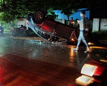 Indore: एमआर-11 पर कार ने बाइक को मारी टक्कर, एक युवक की मौत A car collided with a bike on MR-11, a youth died