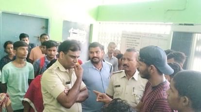 Bihar: नवजात की तबीयत बिगड़ने पर नर्स ने कहा दूसरी जगह ले जाएं, एम्बुलेंस भी नहीं दी; लापरवाही से मौत Newborn child died due to non-availability of ambulance from Hilsa Sub-Divisional Hospital in Nalanda