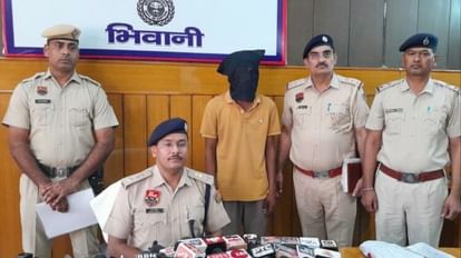 खुलासा: महिला की हत्या में आरोपी प्रेमी गिरफ्तार, दूसरे के साथ बातचीत के शक में वारदात को दिया अंजाम Lover arrested for murdering woman in Bhiwani