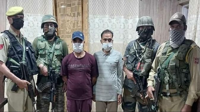 पुलिस ने लश्कर-ए-तैयबा के दो सदस्यों को किया गिरफ्तार, हथियार और ग्रेनेड बरामद