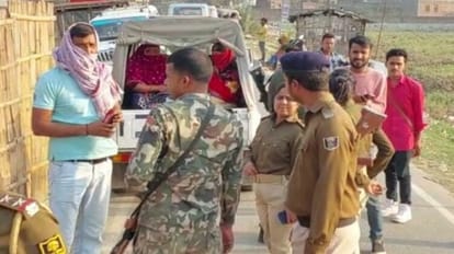 Bihar Crime: सीतामढ़ी के रेड लाइट एरिया में पुलिस ने छापेमारी कर असम की युवती को कराया मुक्त; दलाल फरार Police raided the red light area of Sitamarhi and freed the girl from Assam; pimp absconding