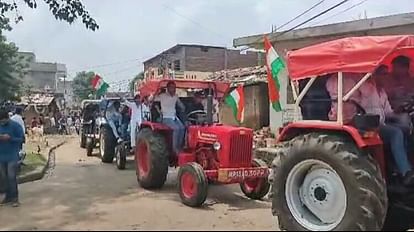 Ujajin: Sunny Deol unique fan Gadar 2 shown to villagers in memory of father people arrived in tractor