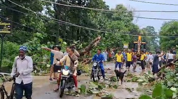 Uttarakhand Weather Today Cloud burst in Chamoli Tharali heavy rain roads closed  Watch Photos