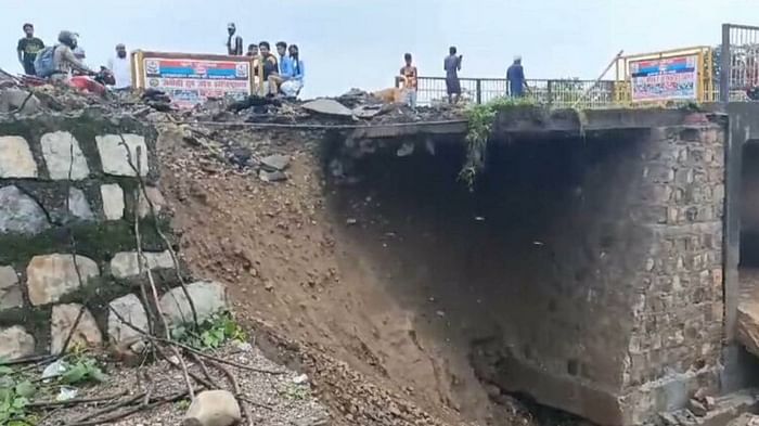 Uttarakhand Weather Today Cloud burst in Chamoli Tharali heavy rain roads closed  Watch Photos