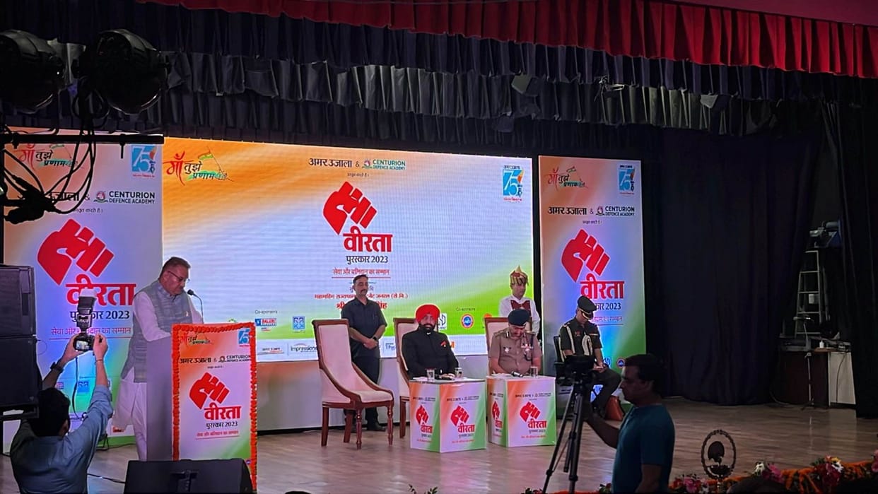 Amar Ujala Maa Tujhe Pranam campaign honoring the families of martyrs and policemen in Dehradun Uttarakhand
