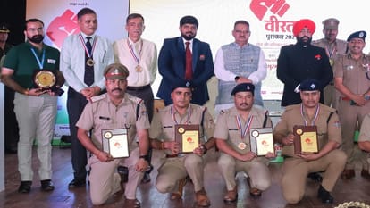 Amar Ujala Veerta Puraskar Dehradun Governor honoring families of martyrs and policemen