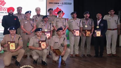 Amar Ujala Veerta Puraskar Dehradun Governor honoring families of martyrs and policemen