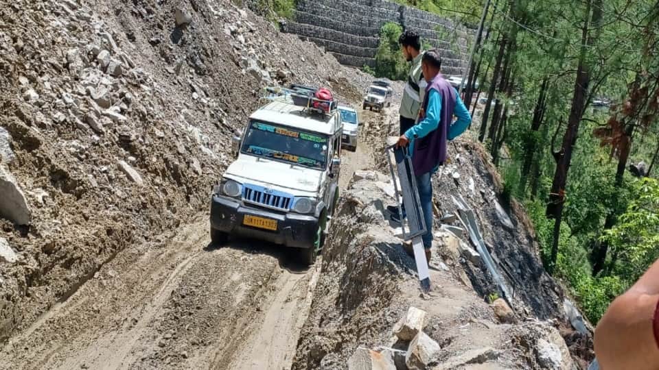 Badrinath Highway Many landslide zone activated, movement of vehicles become dangerous Photos