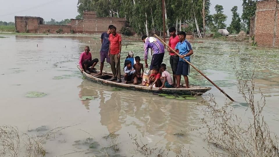 Ganga flood in Kasganj is continuously increasing