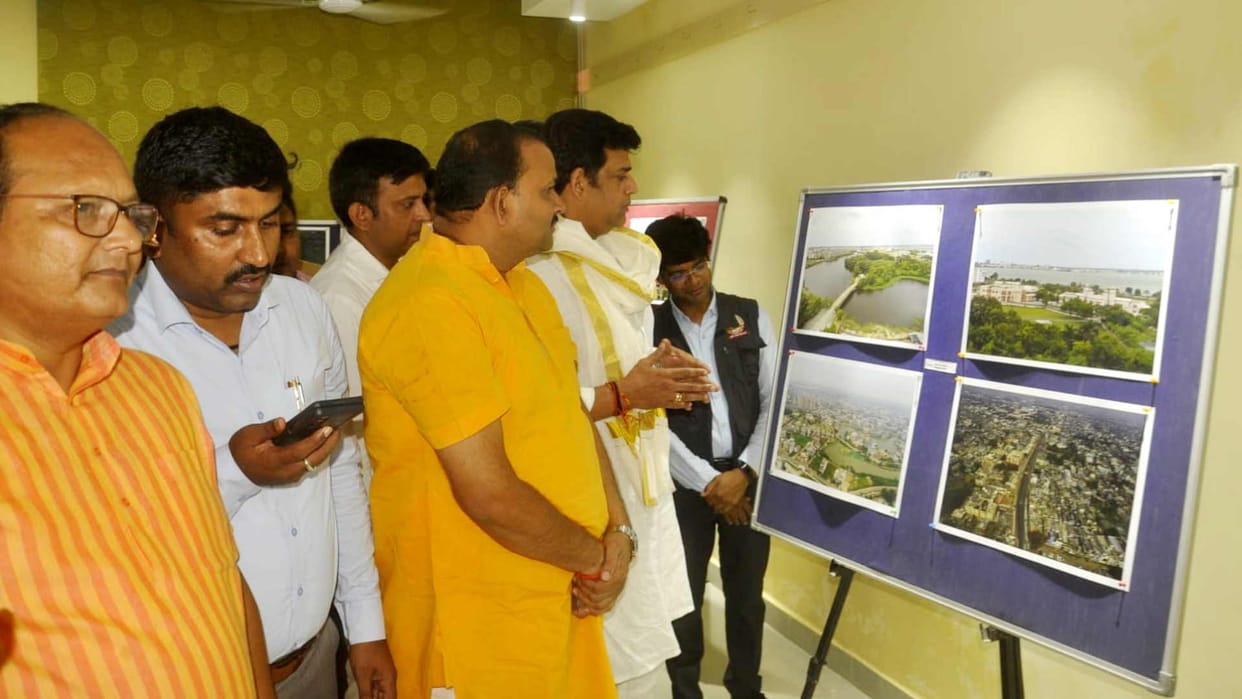 Camera photo competition and exhibition on By clickers