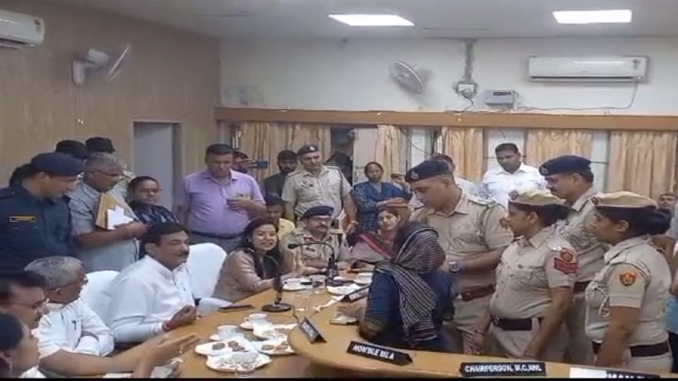 Monthly meeting of District Public Relations-Public Grievances Committee held in Panchayat Bhavan in narnaul