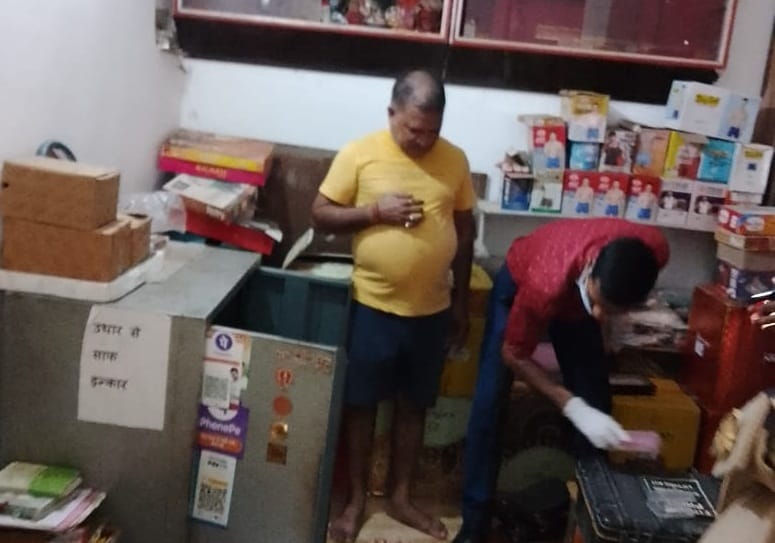 Jewelery worth 13 lakhs stolen by breaking the lock of bullion shop, victim gave complaint against unknown thi