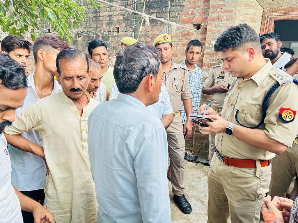 Innocent killed in Hardoi,  strangulated dead body thrown in the bushes, relatives said there was no enmity wi