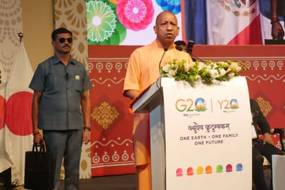 CM Yogi In Varanasi: Be it Ram or Krishna, Shankaracharya or Vivekananda, the youth gave a new direction